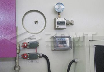 上滑塊行程電動調(diào)節(jié)，數(shù)字顯示.jpg