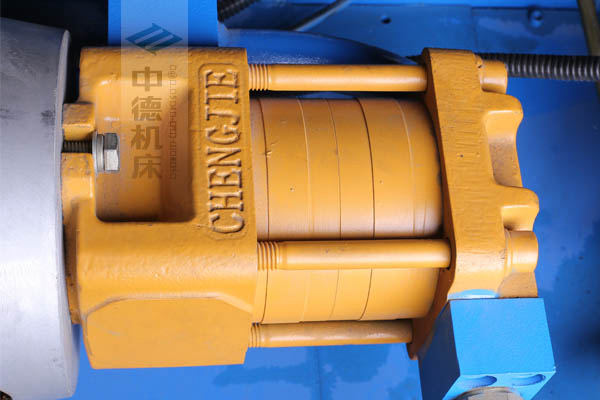 ZDPK-4015采用國內(nèi)一流品牌電機(jī)及油泵，動(dòng)力強(qiáng)勁，噪音低.jpg